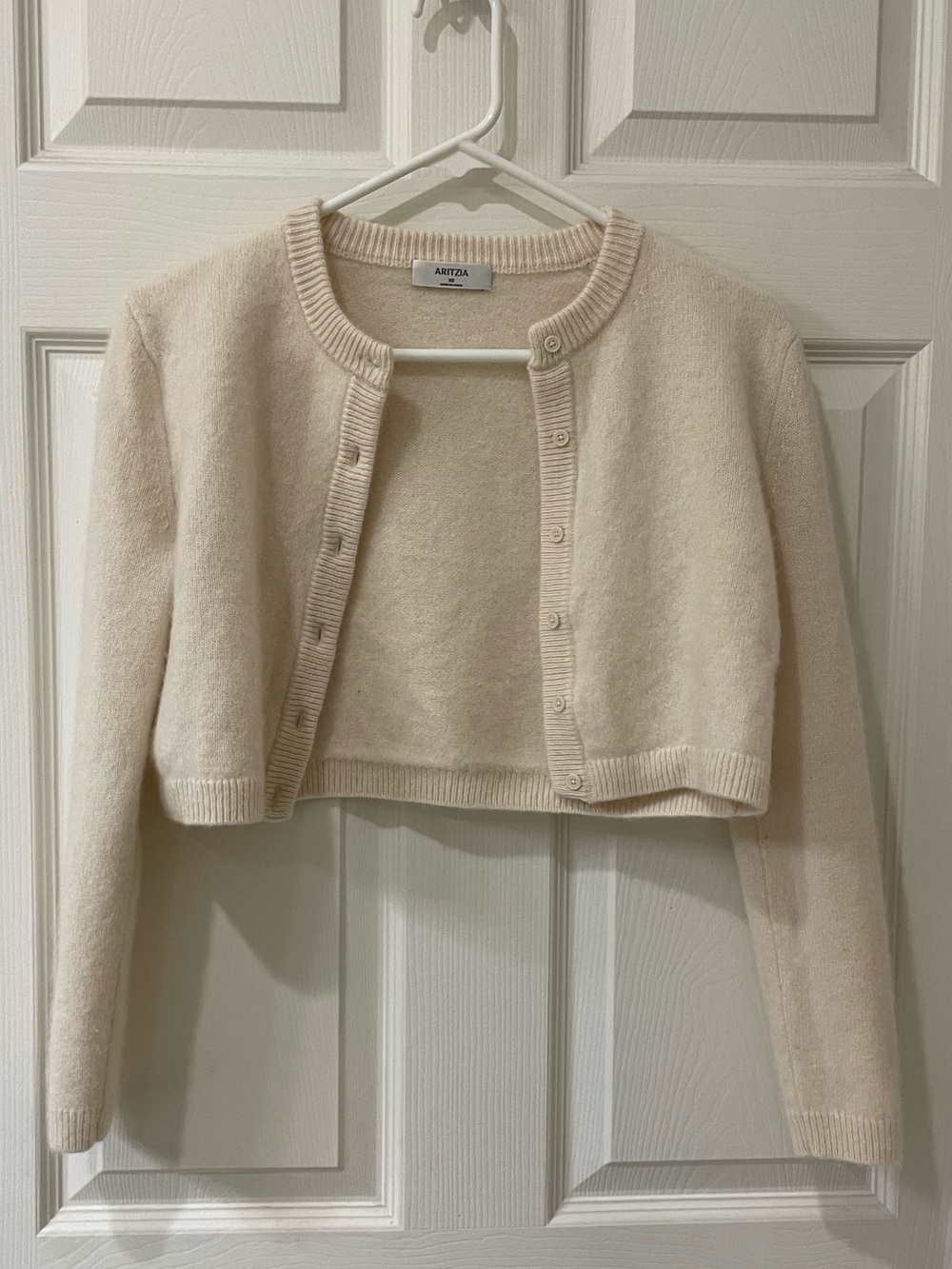 Aritzia 100% Cashmere Cropped Crew
Cardigan